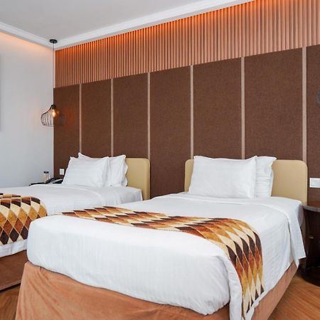 Cambridge Hotel Medan Eksteriør billede